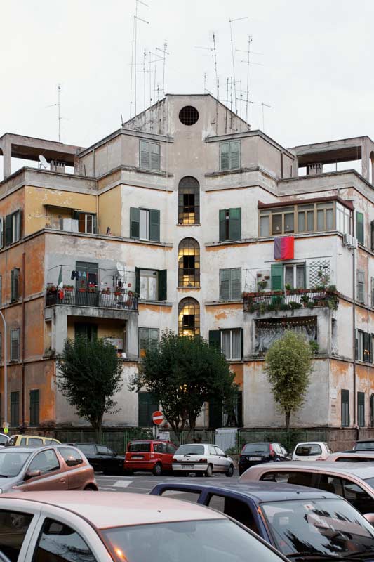 Photo: Albergo Suburbano (1930), Innocenzo Sabbatini, Garbatella, Rome, December, 2006