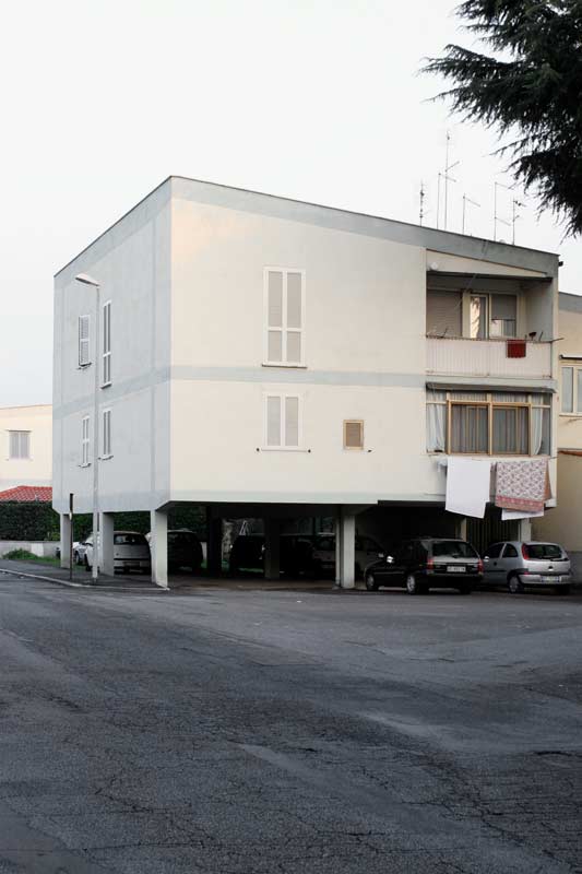 Photo: Case a Schiera, Nucleo Sud (1959–1962), Robert Venturi & Denise Scott Brown et al., Ponte Mammolo, Rome, January, 2007